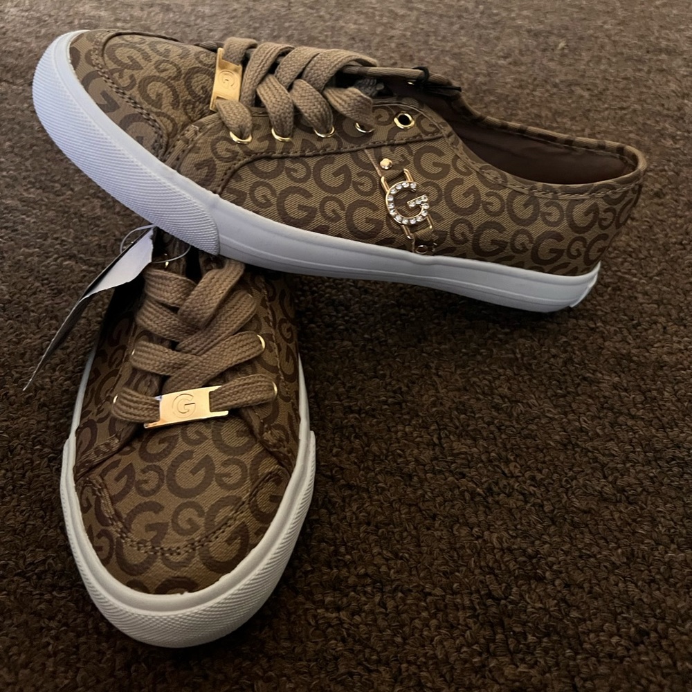 Guess sneakers NWT sz 6.5